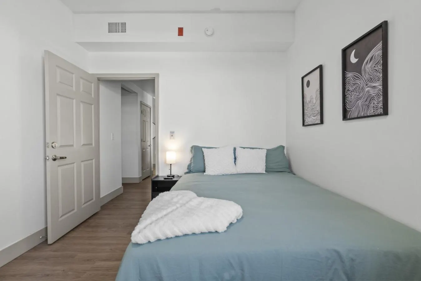 Urban Oasis - Balcony, Free Parking, Views, Gym Apartment Charlotte