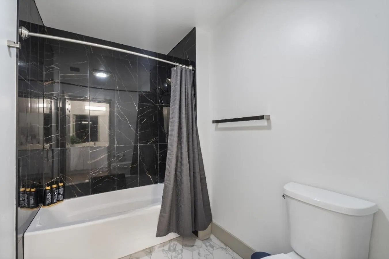 Urban Oasis - Balcony, Free Parking, Views, Gym Apartment Charlotte 0*,  United States