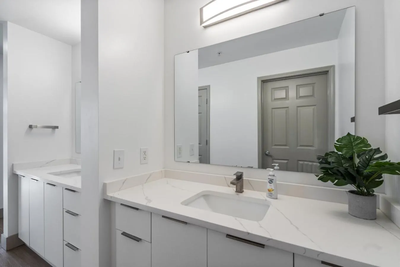 Urban Oasis - Balcony, Free Parking, Views, Gym Apartment Charlotte